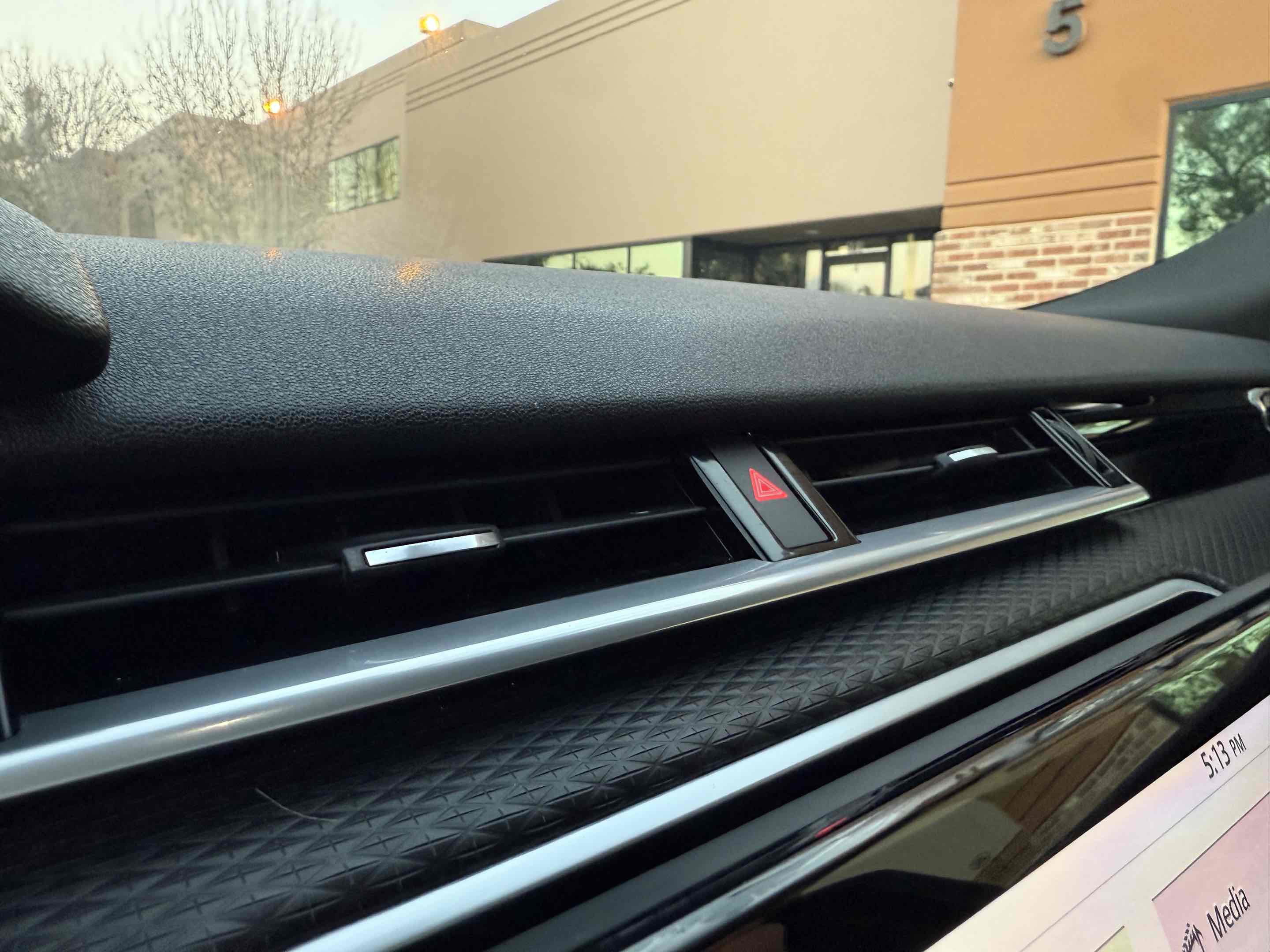 Used 2018 Land Rover Range Rover Velar R-Dynamic SE image 64