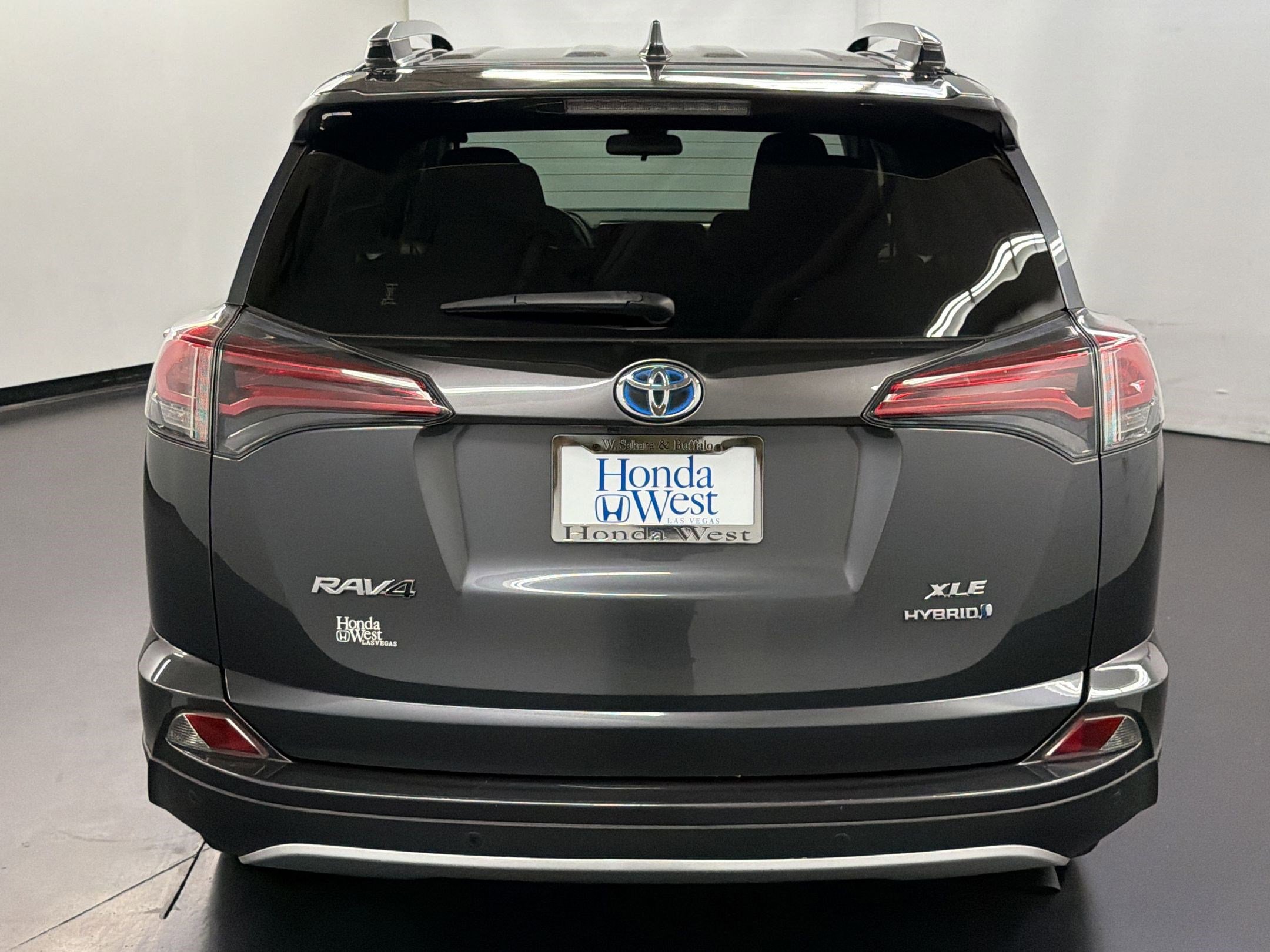 Used 2017 Toyota RAV4 XLE w/ Convenience Package AWD/4WD image 10