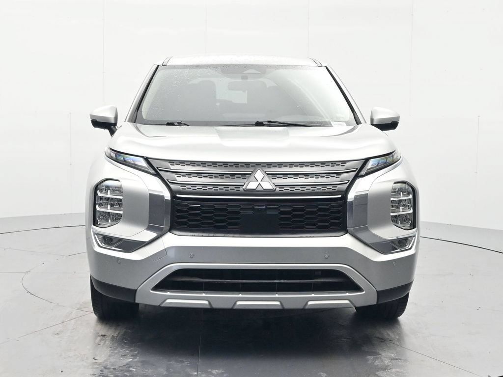 Used 2024 Mitsubishi Outlander SE FWD image 2