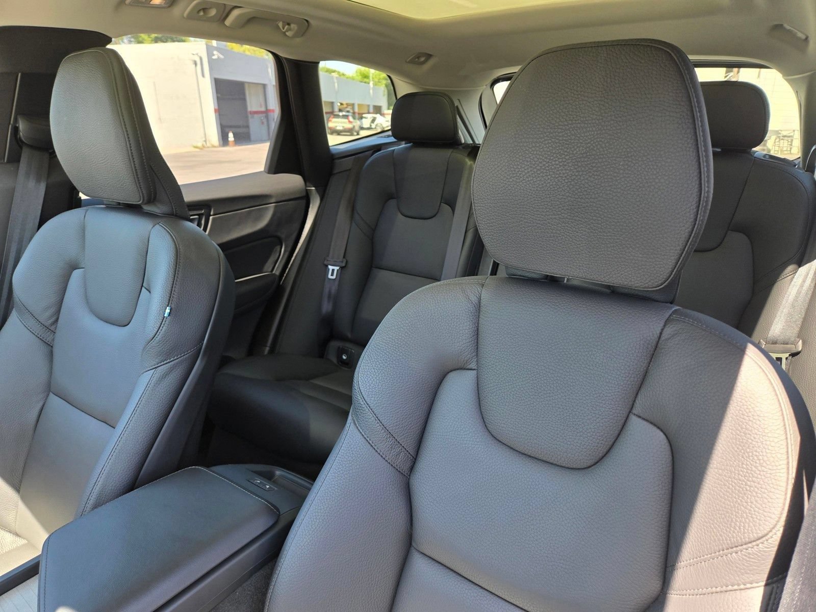 Certified 2025 Volvo XC60 B5 Plus AWD/4WD image 17
