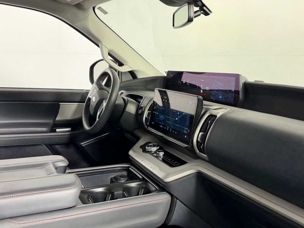 Used 2025 Ford Expedition Active image 30