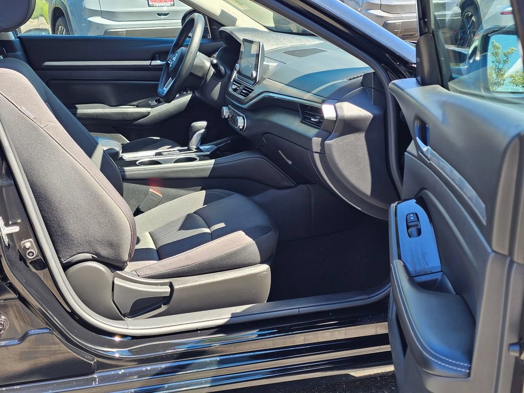 Used 2023 Nissan Altima 2.5 SV AWD/4WD image 13