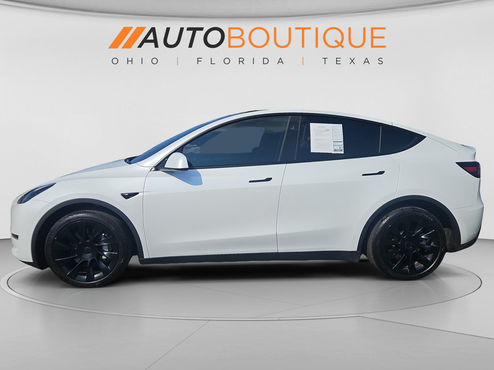 Used 2024 Tesla Model Y Long Range AWD/4WD image 2