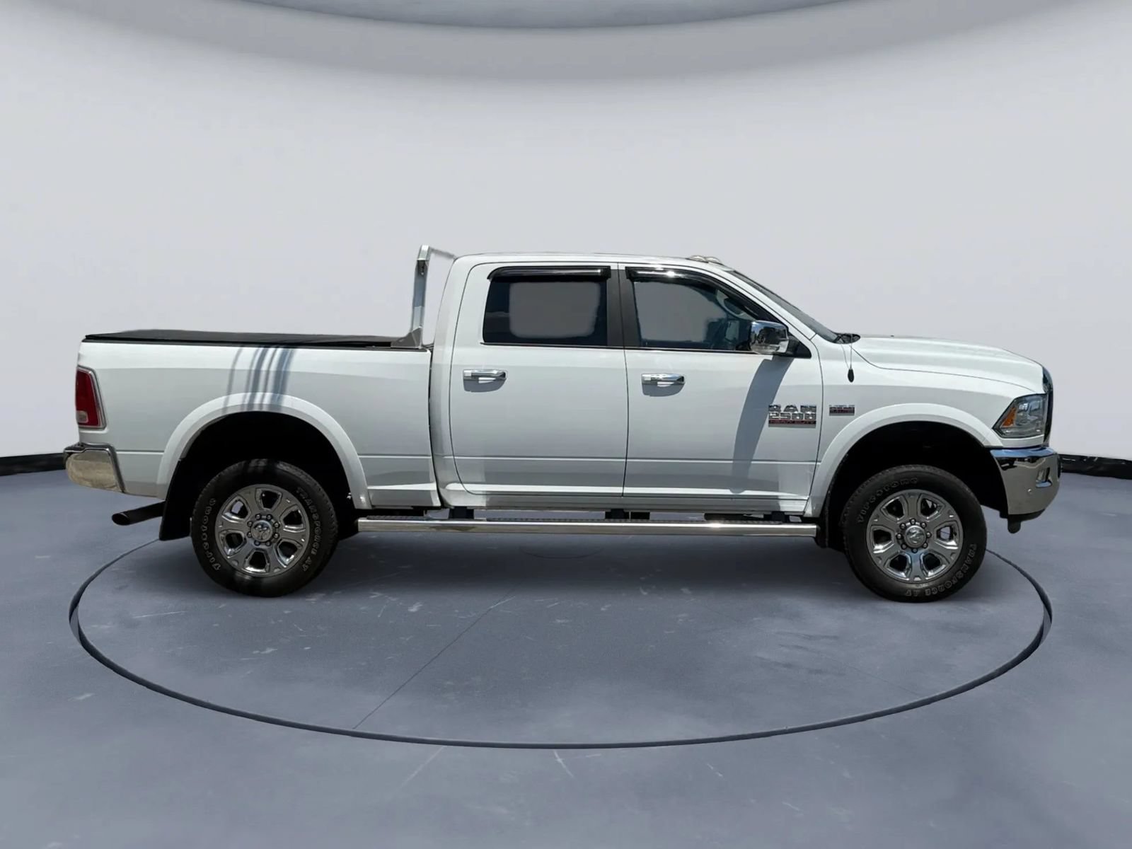 Used 2017 RAM 2500 Laramie w/ Convenience Group AWD/4WD image 4