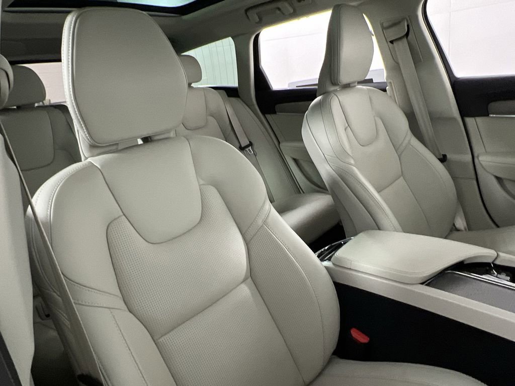 Certified 2025 Volvo V90 B6 Cross Country Ultra image 27