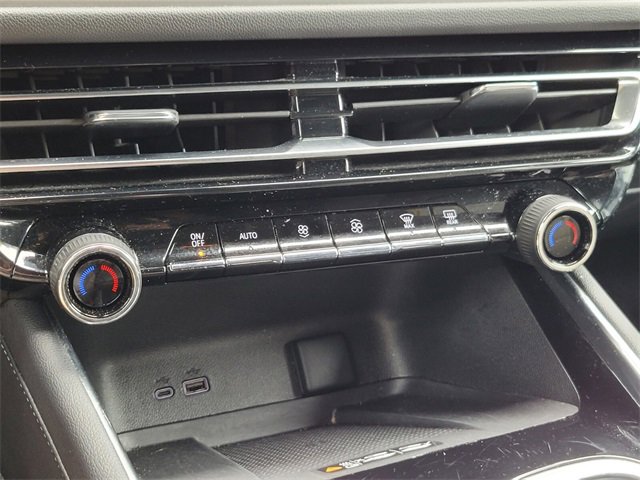 Used 2025 Chevrolet Traverse LT image 34