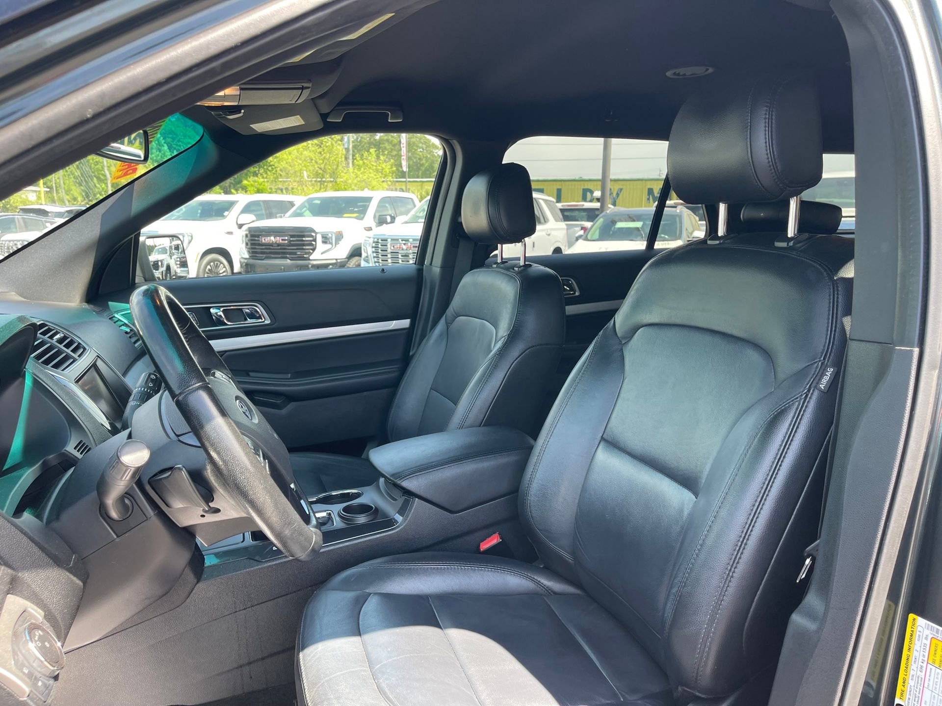 Used 2016 Ford Explorer XLT w/ Equipment Group 202A FWD image 13