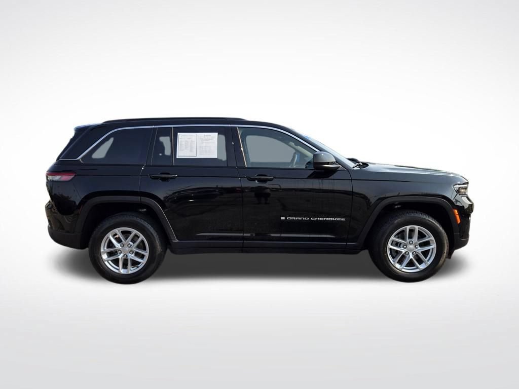 Used 2024 Jeep Grand Cherokee Laredo X w/ Luxury Tech Group I AWD/4WD image 2