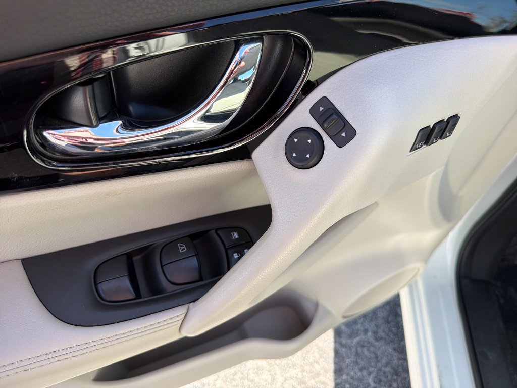 Used 2022 Nissan Rogue Sport SV w/ Technology Package FWD image 18