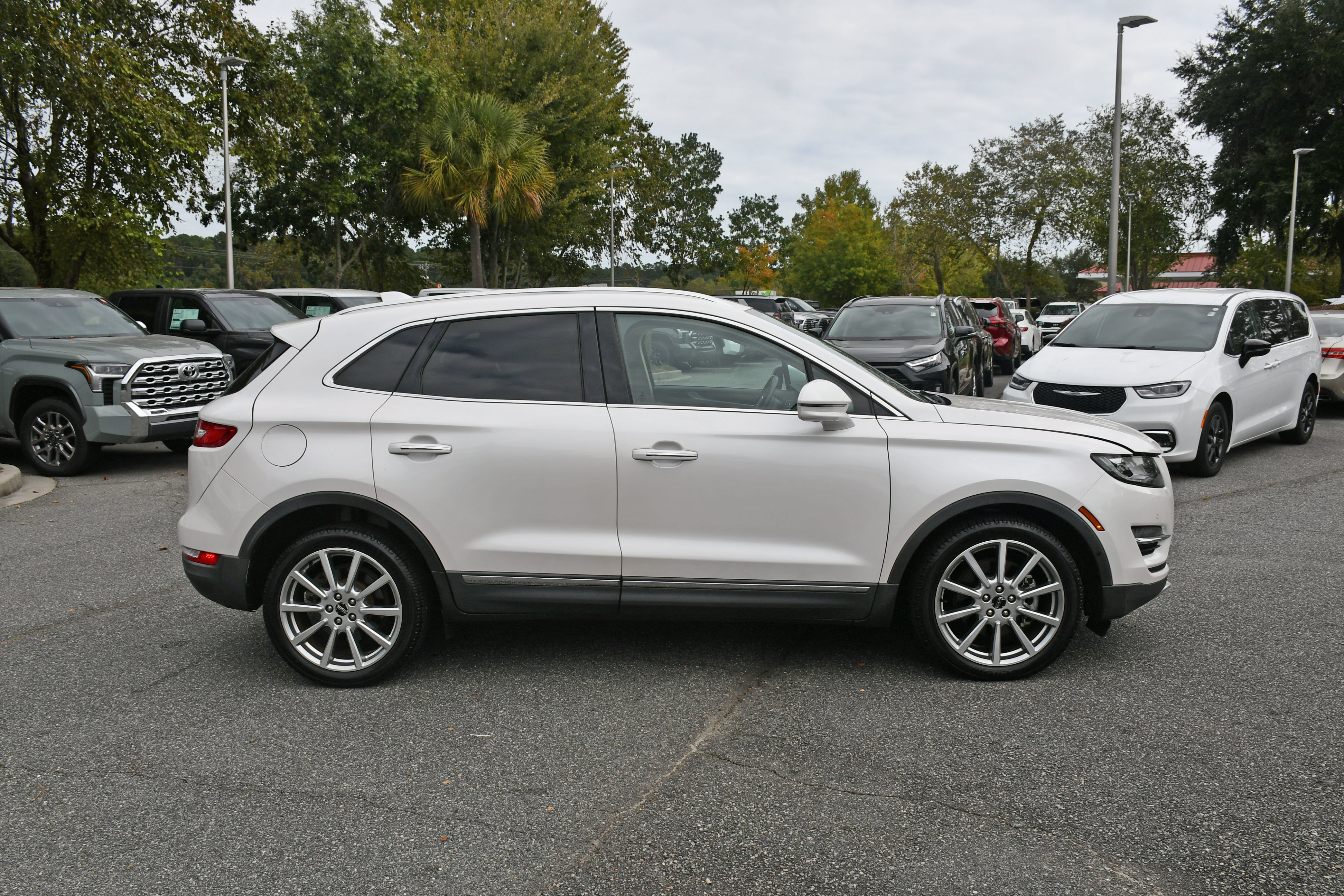 Used 2019 Lincoln MKC Reserve w/ MKC Technology Package FWD image 5