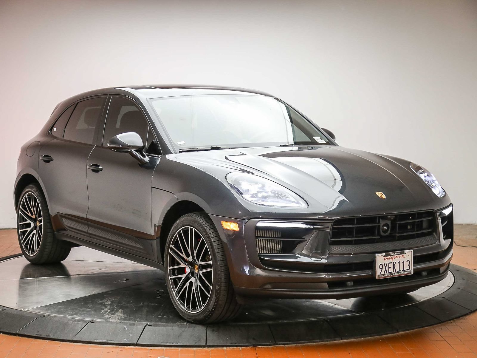 Certified 2025 Porsche Macan S AWD/4WD image 3