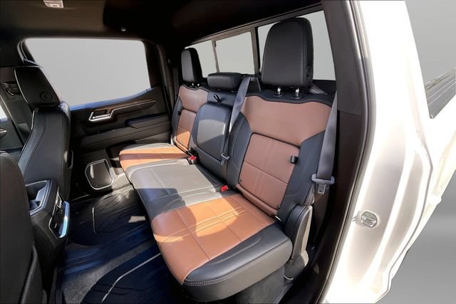 Certified 2024 Chevrolet Silverado 1500 High Country w/ High Country Premium Package AWD/4WD image 26