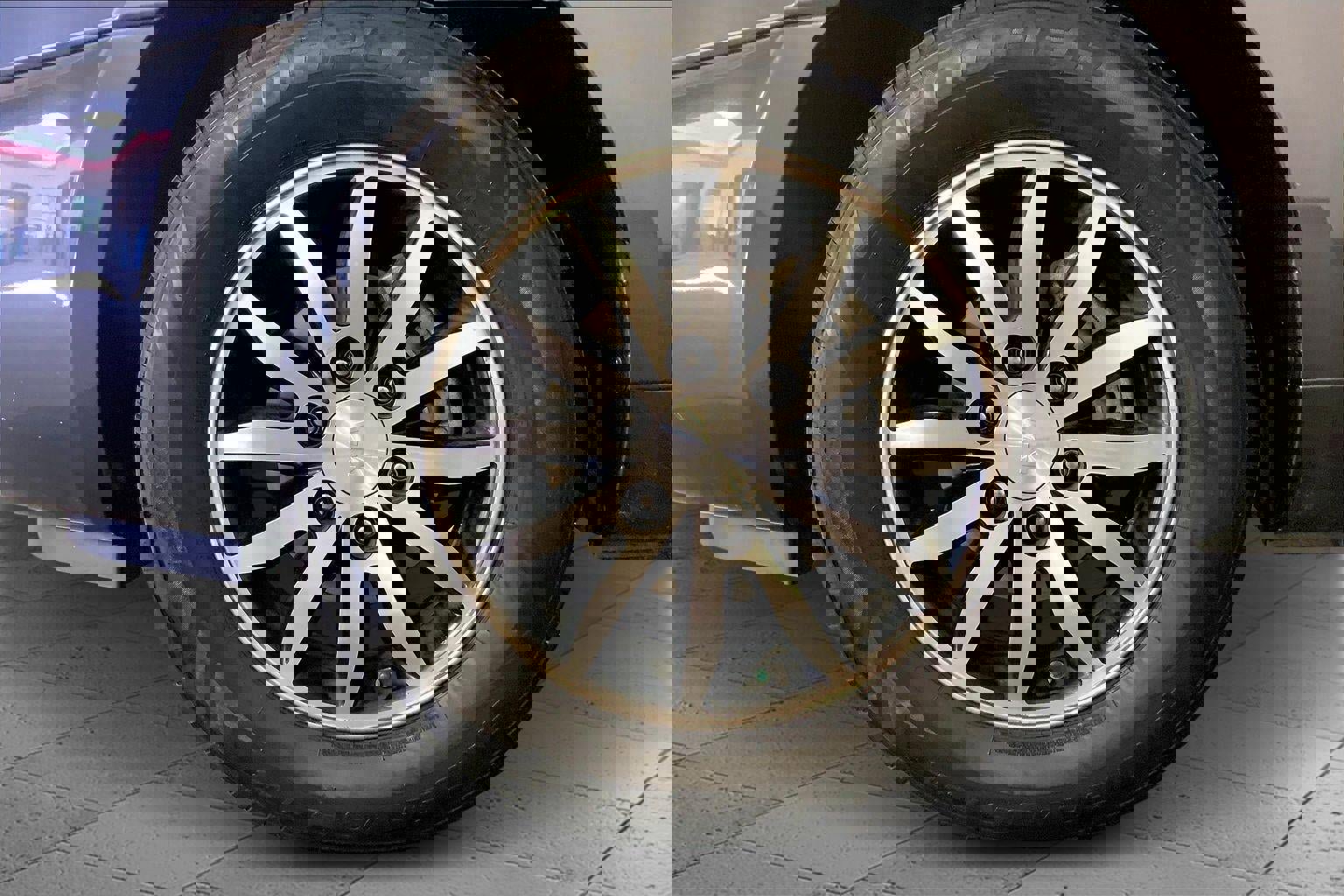 Used 2012 Kia Sedona EX w/ Luxury Pkg image 9