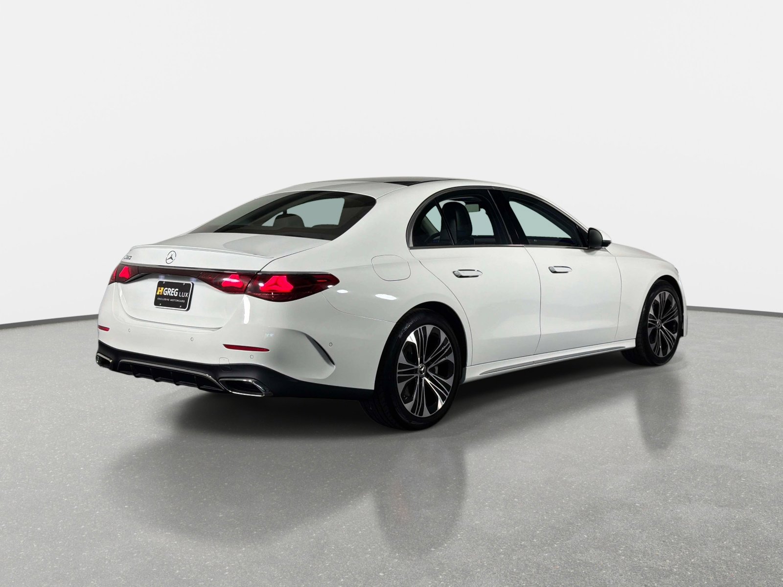 Used 2025 Mercedes-Benz E 350 Sedan image 3