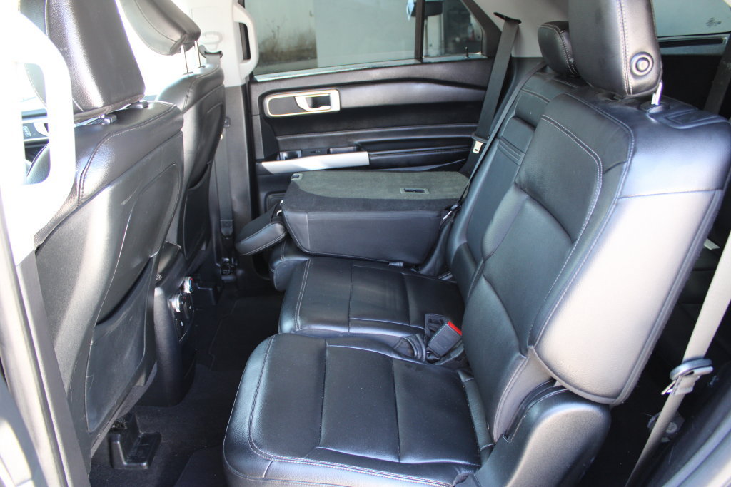 Used 2020 Ford Explorer XLT w/ Equipment Group 202A RWD image 18