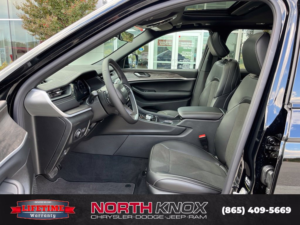 New 2027 Jeep Grand Cherokee 4WD image 3