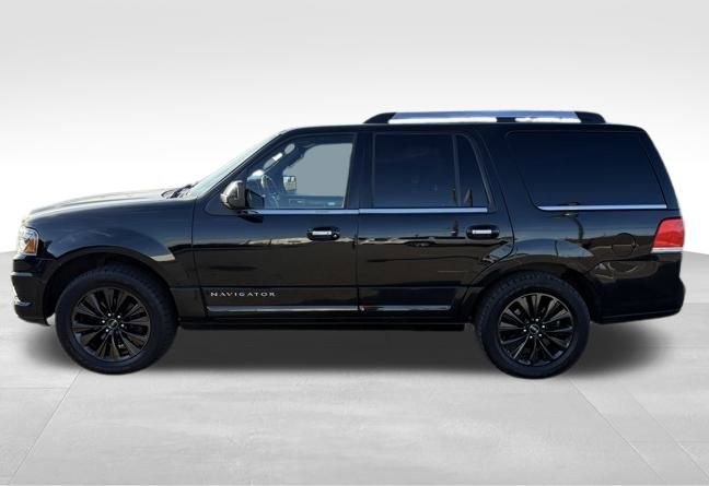 Used 2017 Lincoln Navigator Select image 10