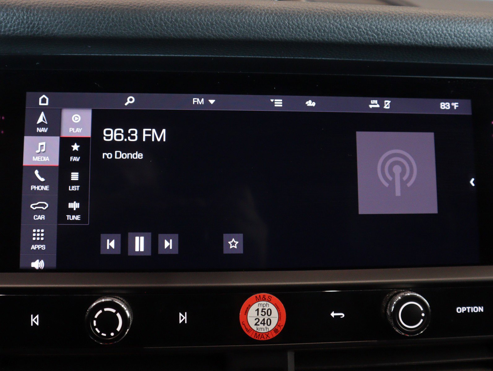 Certified 2022 Porsche Macan AWD/4WD image 16