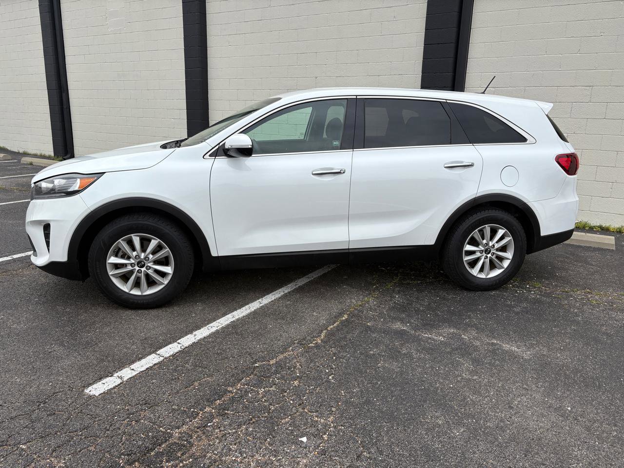 Used 2020 Kia Sorento FWD V6 image 2