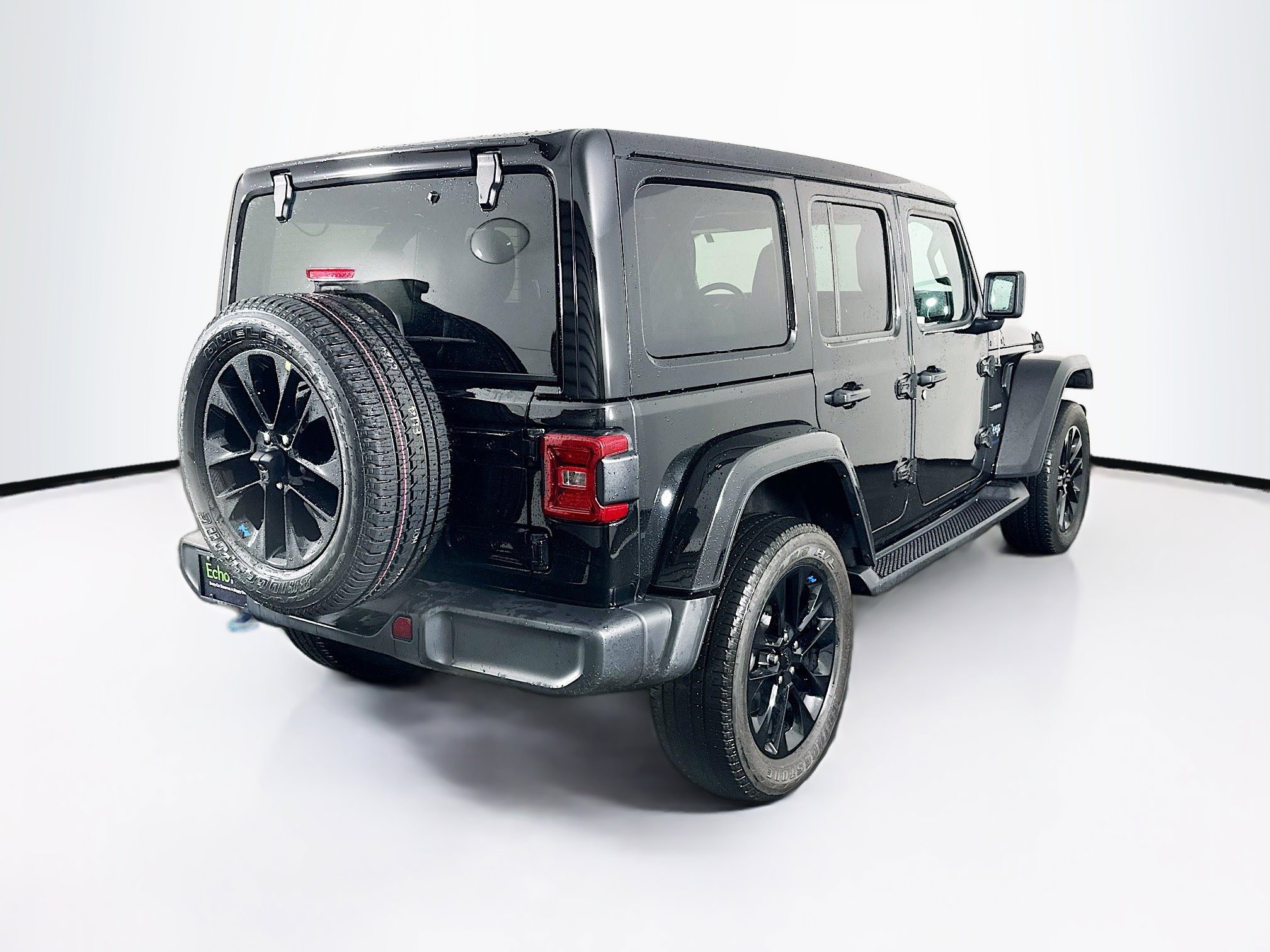 Used 2023 Jeep Wrangler Unlimited Sahara w/ Cold Weather Group AWD/4WD image 9