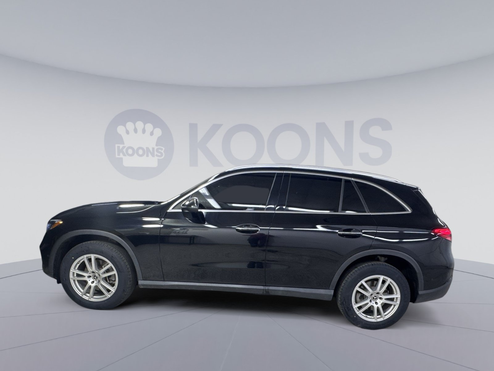 Used 2025 Mercedes-Benz GLC 300 4MATIC image 17