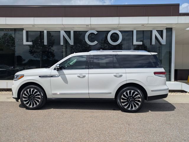 Used 2024 Lincoln Navigator Black Label image 3