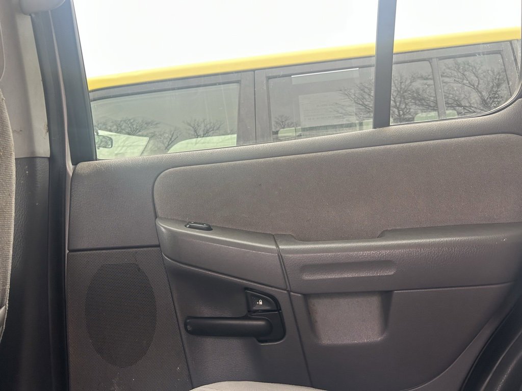 Used 2005 Ford Explorer XLT image 28