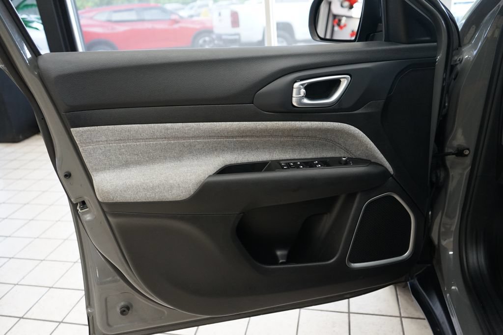 Used 2023 Jeep Compass Latitude AWD/4WD image 23