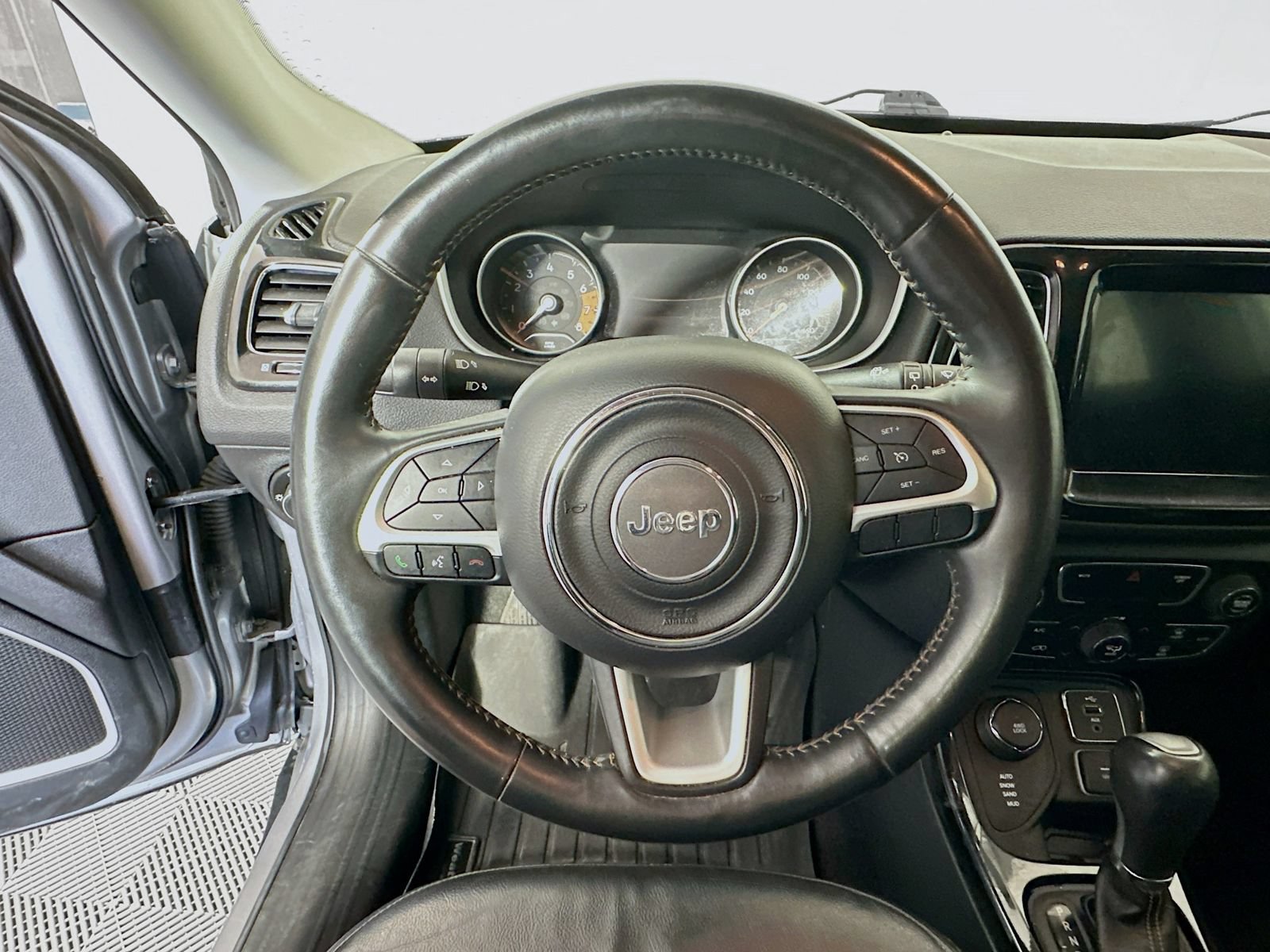 Used 2018 Jeep Compass Limited AWD/4WD image 11