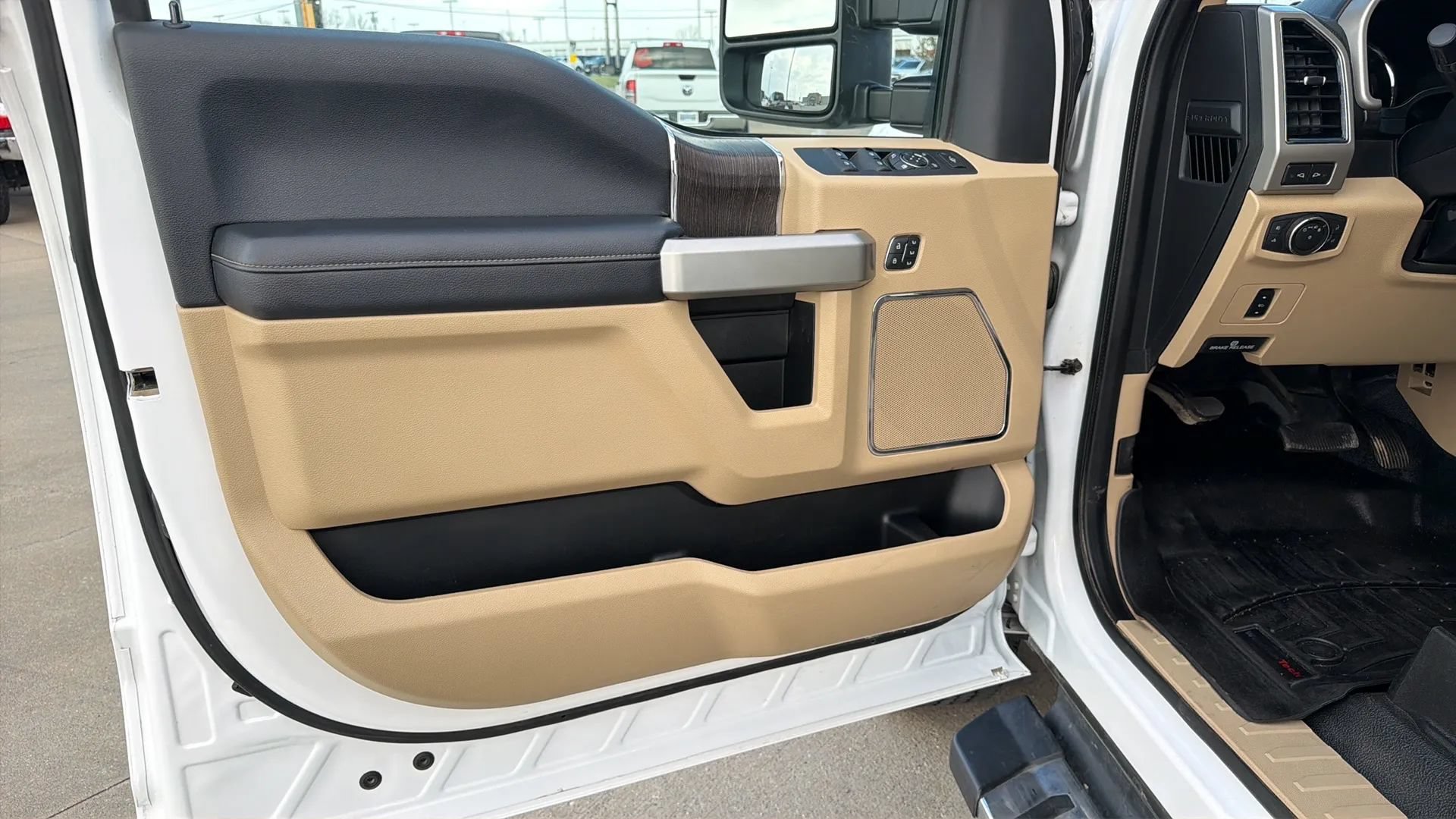 Used 2020 Ford F350 Lariat w/ Lariat Value Package AWD/4WD image 87