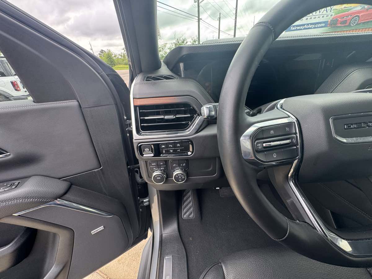Used 2025 GMC Yukon Denali AWD/4WD image 16