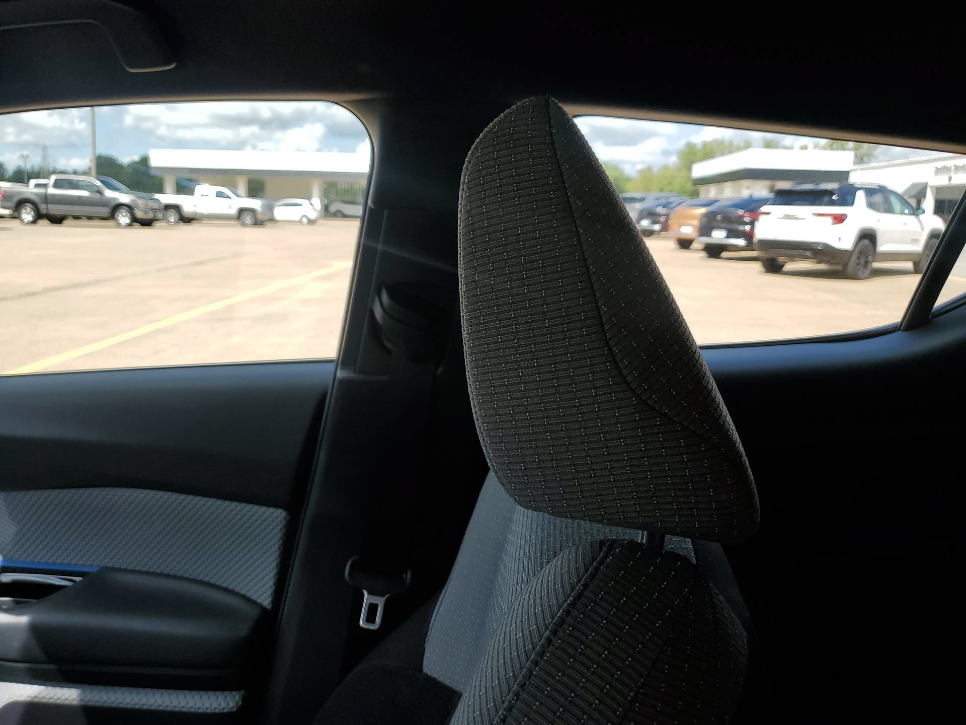 Used 2019 Toyota C-HR XLE FWD image 12