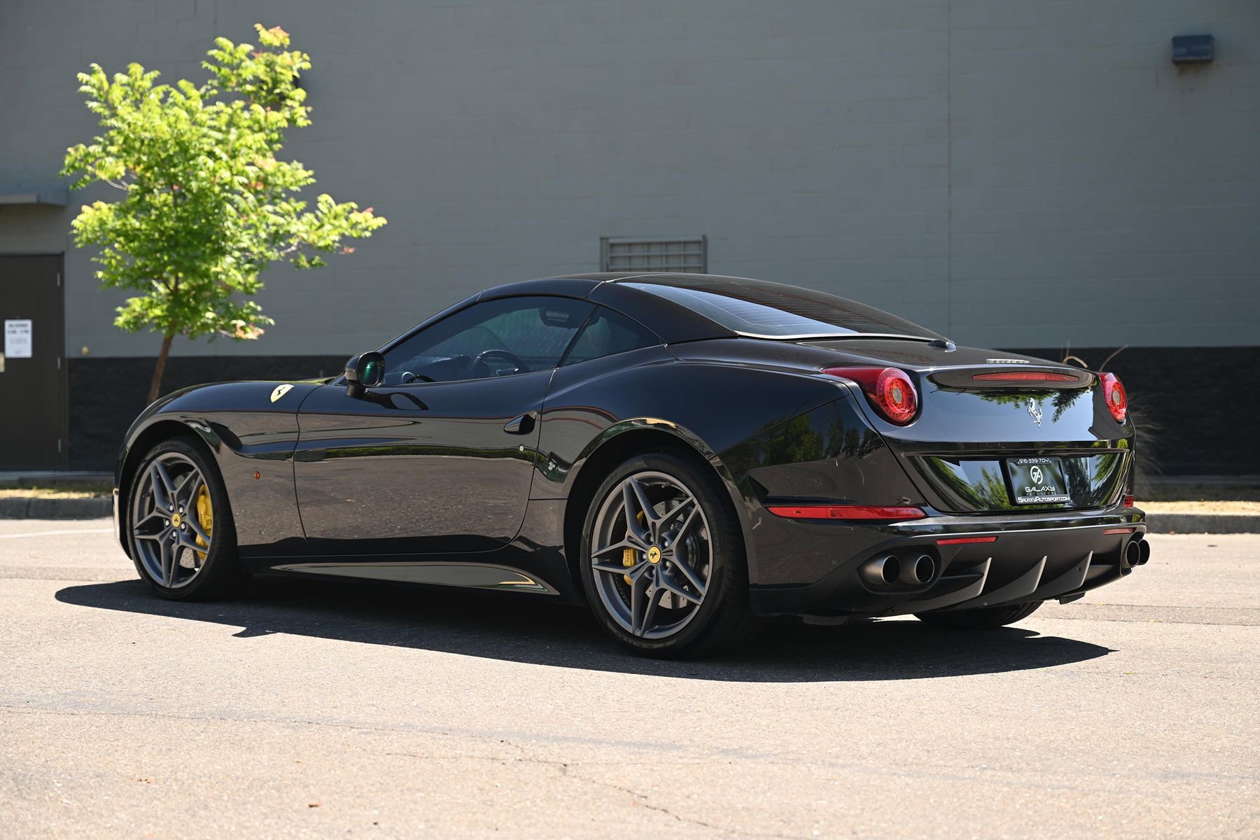 Used 2016 Ferrari California T RWD image 16