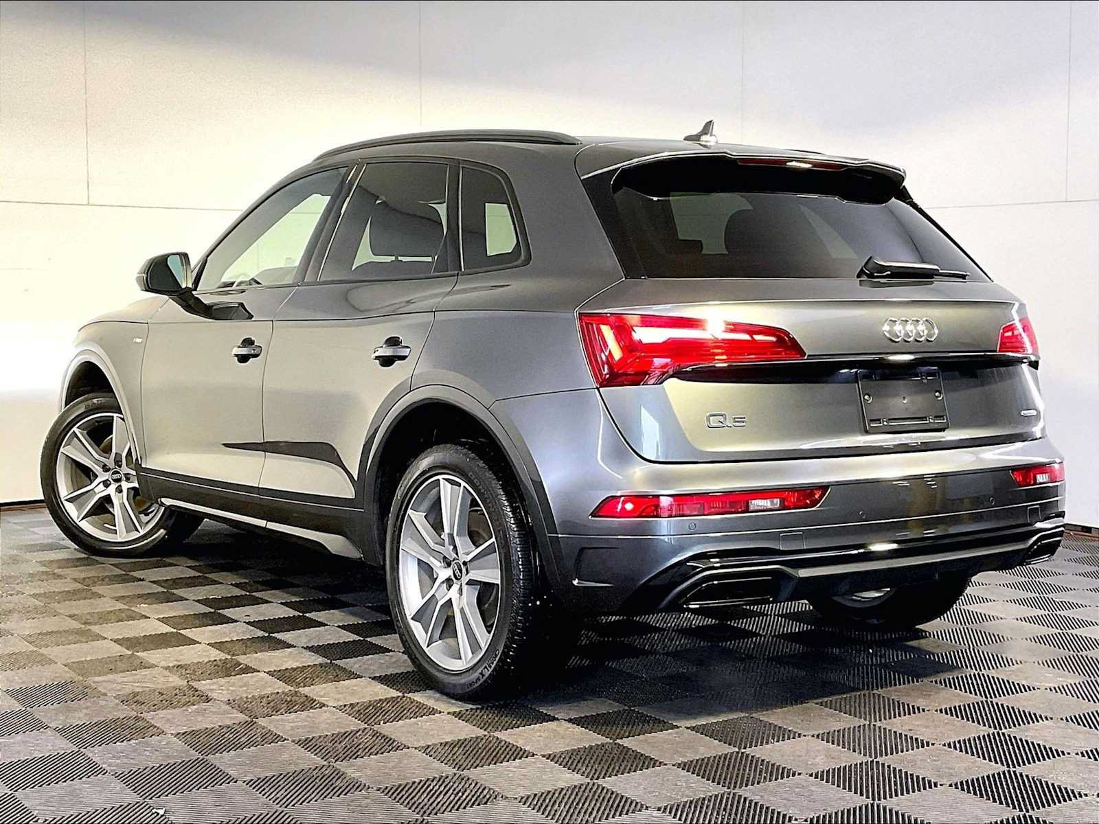 Used 2025 Audi Q5 2.0T Premium w/ Convenience Plus Package AWD/4WD image 3