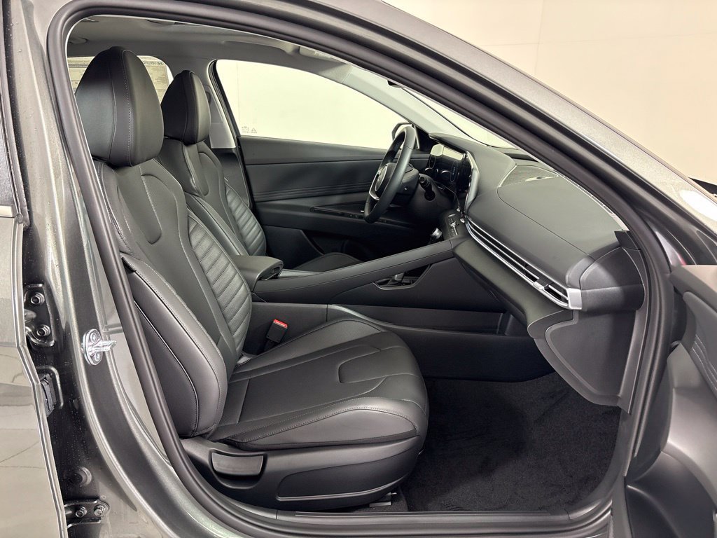 New 2026 Hyundai Elantra Limited FWD image 12