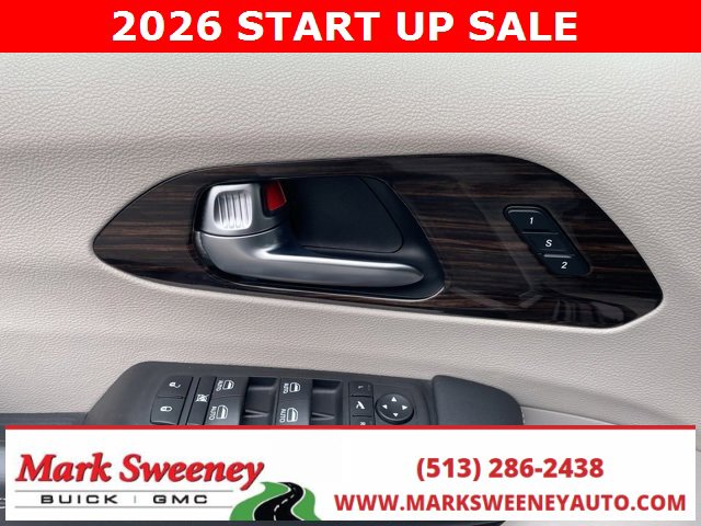 Used 2023 Chrysler Pacifica Limited image 10