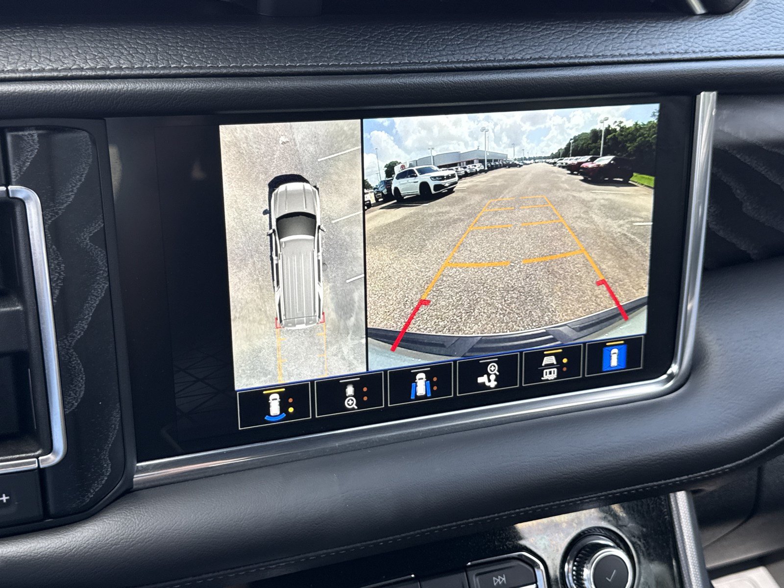 Used 2024 GMC Yukon Denali AWD/4WD image 30