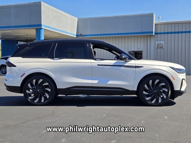 Used 2024 Lincoln Nautilus Reserve w/ Equipment Group 203A AWD/4WD image 2