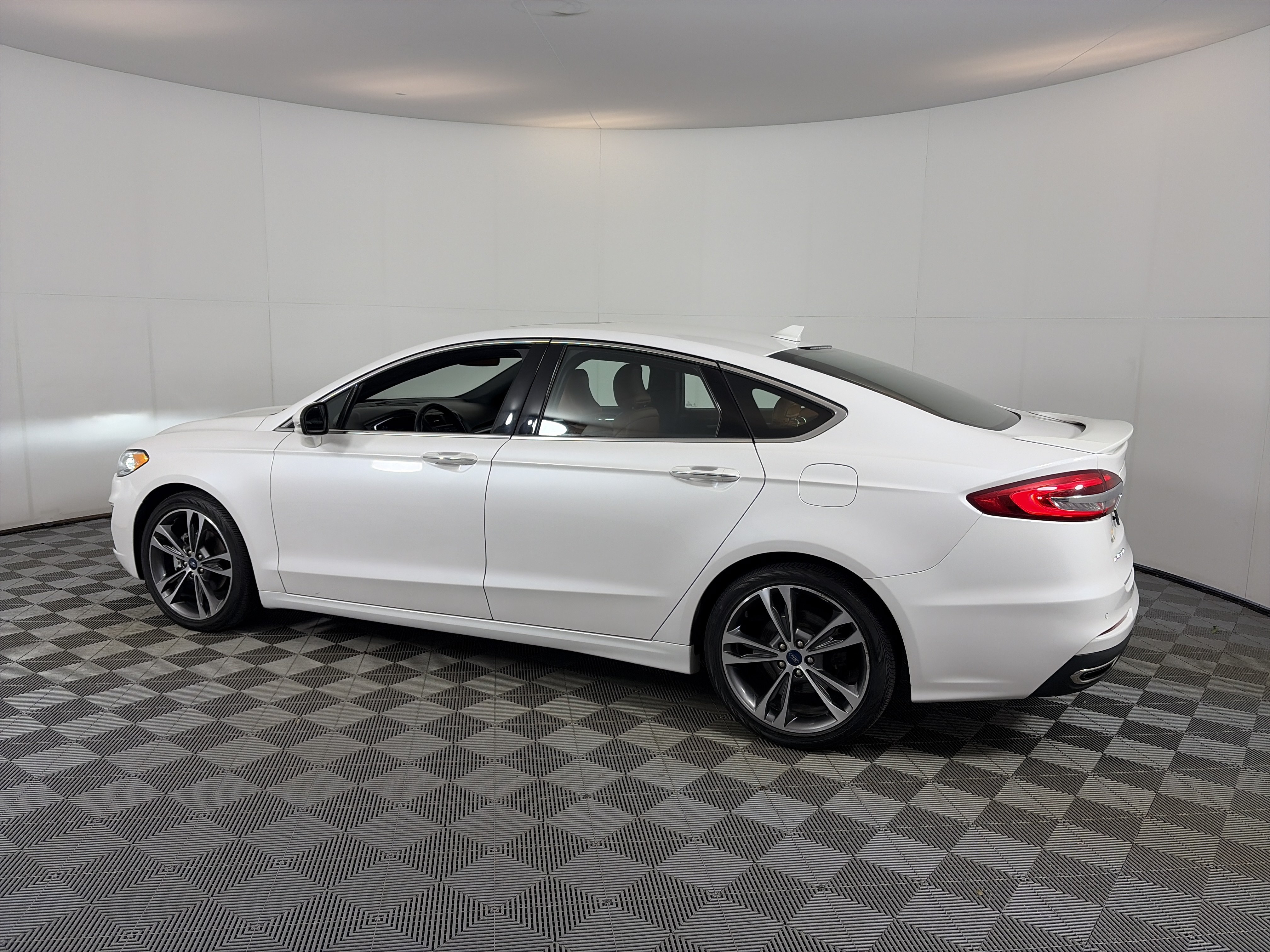 Used 2019 Ford Fusion Titanium FWD image 8
