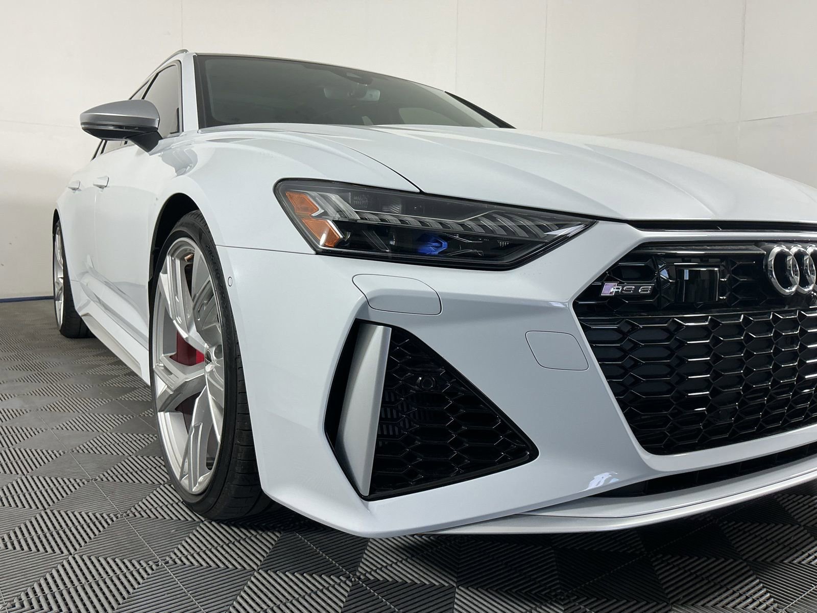 Used 2023 Audi RS 6 image 3