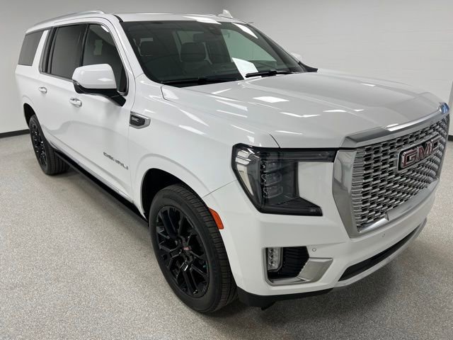 Used 2022 GMC Yukon XL Denali image 2