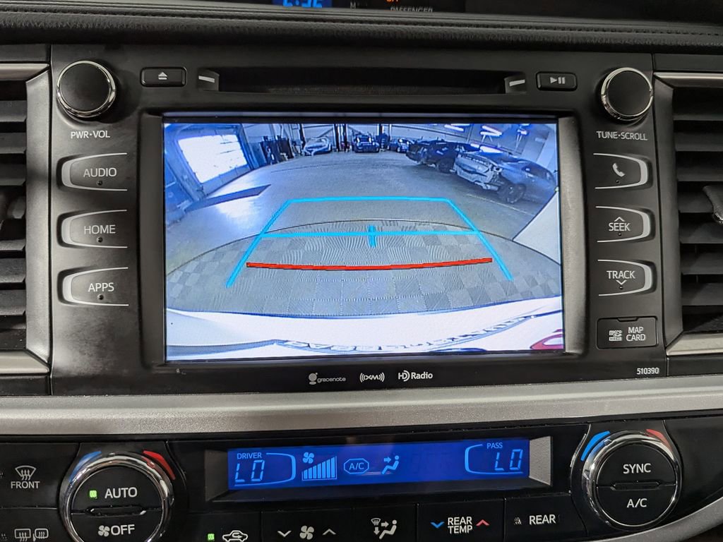 Used 2019 Toyota Highlander XLE AWD/4WD image 21