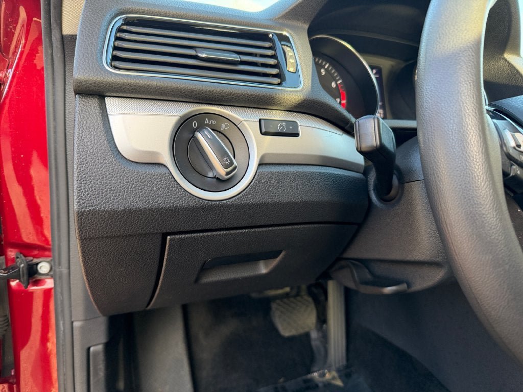 Used 2018 Volkswagen Passat 2.0T S w/ Driver Assistance Package FWD image 20