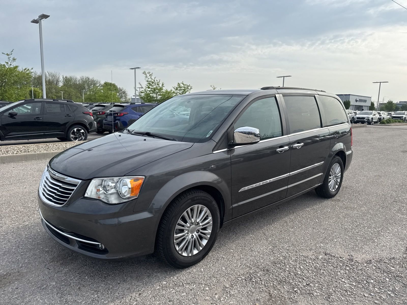 Used 2016 Chrysler Town & Country Touring-L w/ Driver Convenience Group