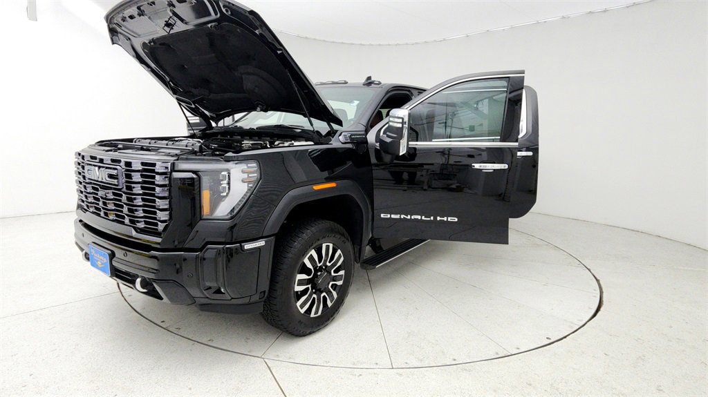 Used 2025 GMC Sierra 2500 Denali Ultimate image 10