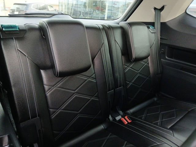 Used 2024 Volkswagen Atlas SE w/ Black Wheel Package image 13