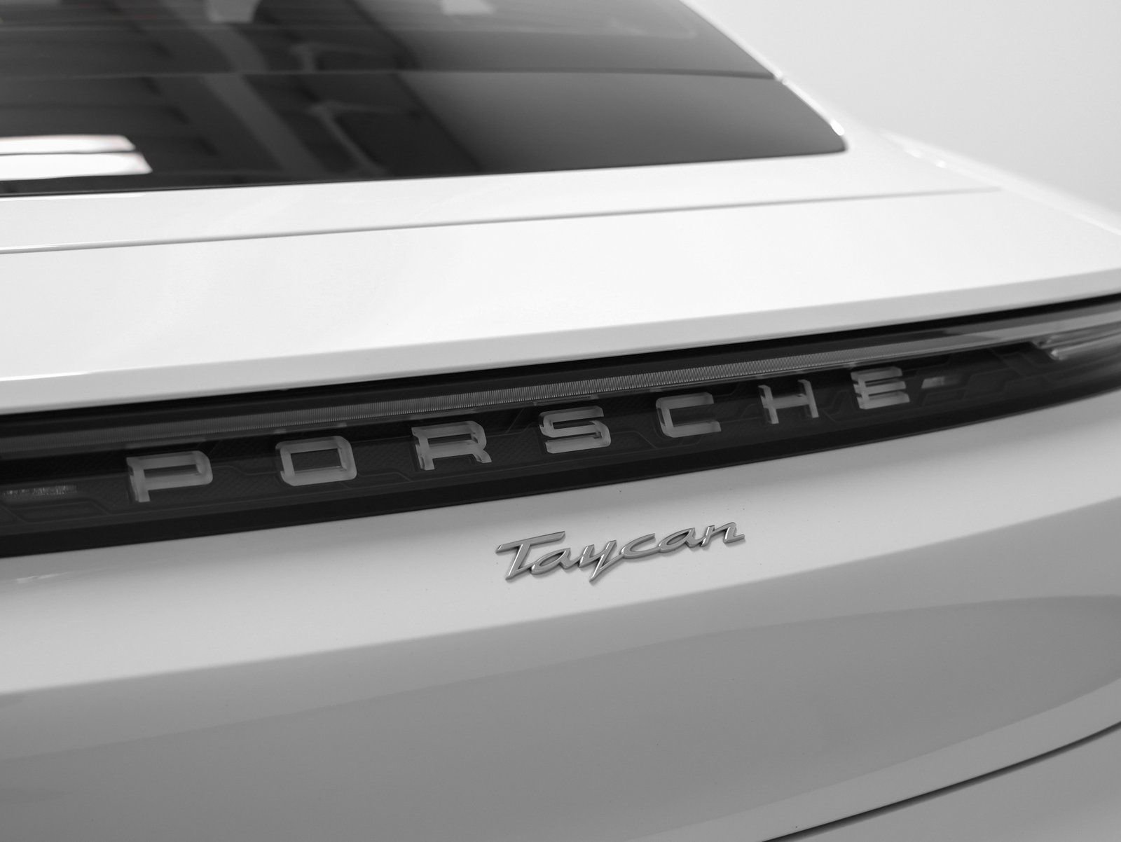Certified 2022 Porsche Taycan image 19