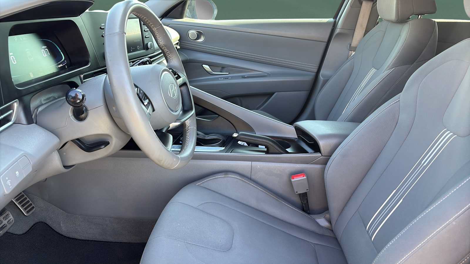 Used 2025 Hyundai Elantra Sport FWD image 22
