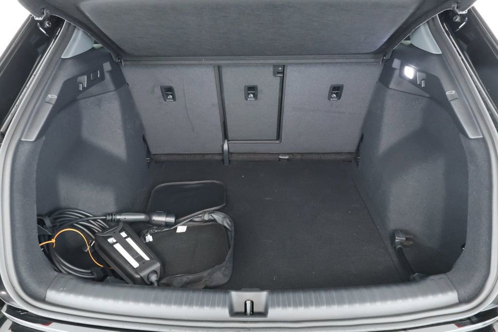 Used 2025 Audi Q4 e-tron Premium image 22