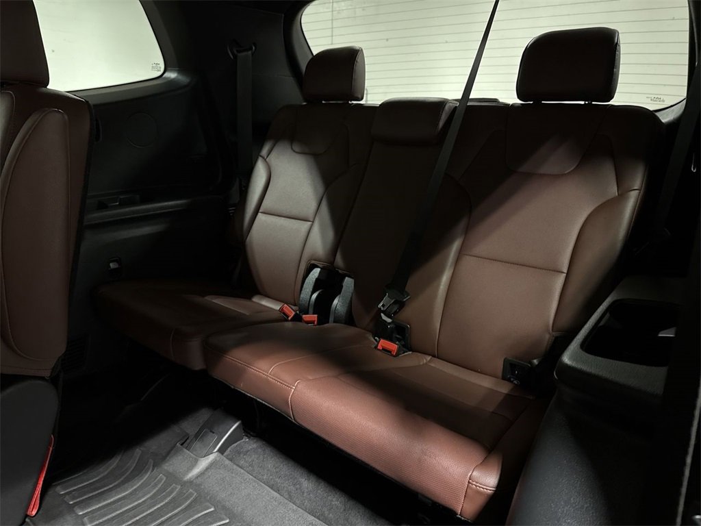 Used 2024 Kia Telluride EX w/ EX Captain's Chair Package image 31